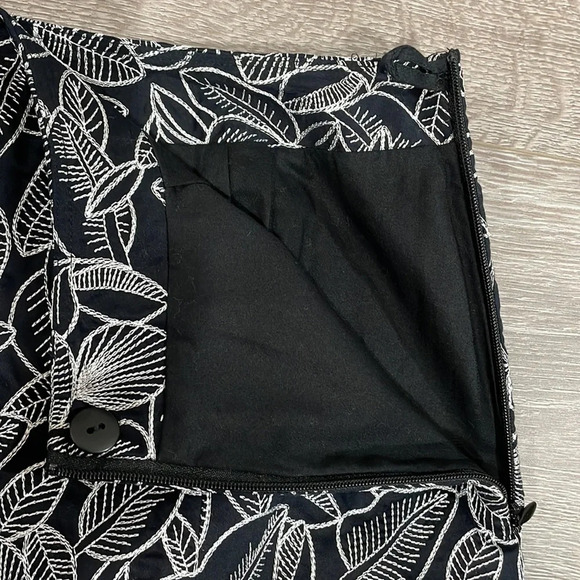 NWOT Talbots Petites Black and White Embroidered Leaf Print A-Line Skirt… - Picture 11 of 15